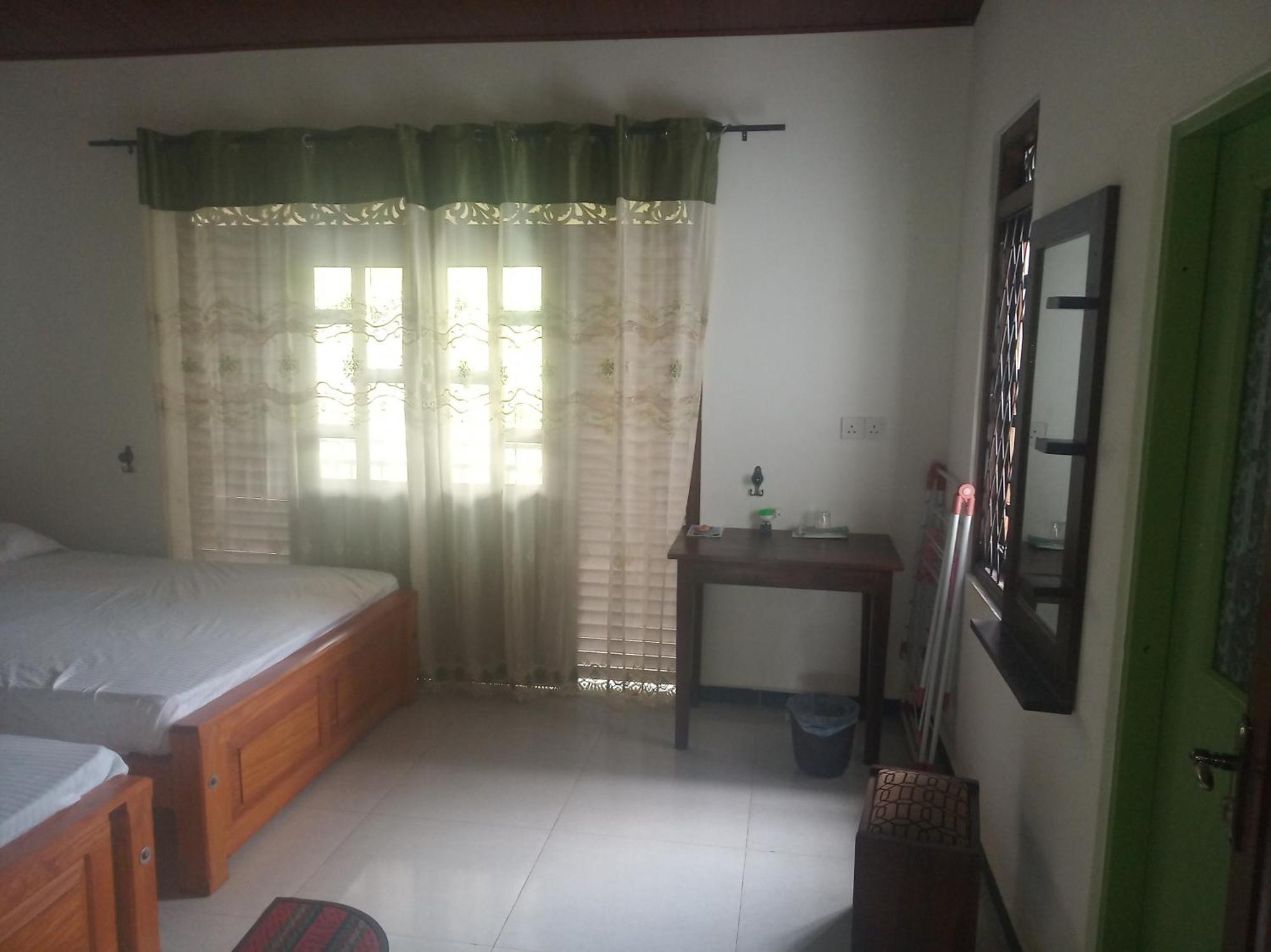 Rock Villa Relax City Resort Mihintale Room photo