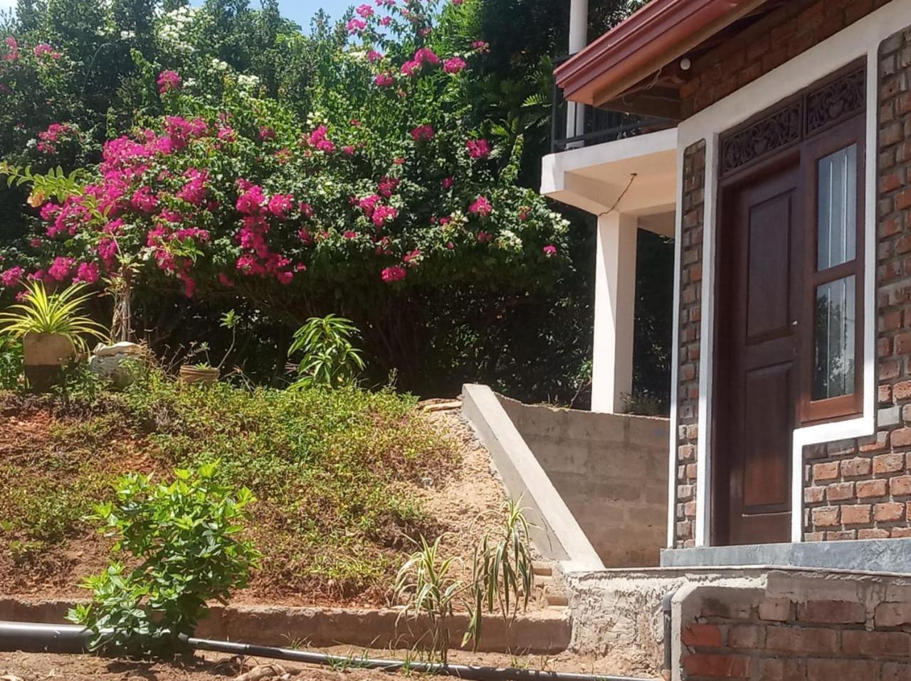 Rock Villa Relax City Resort Mihintale Exterior photo